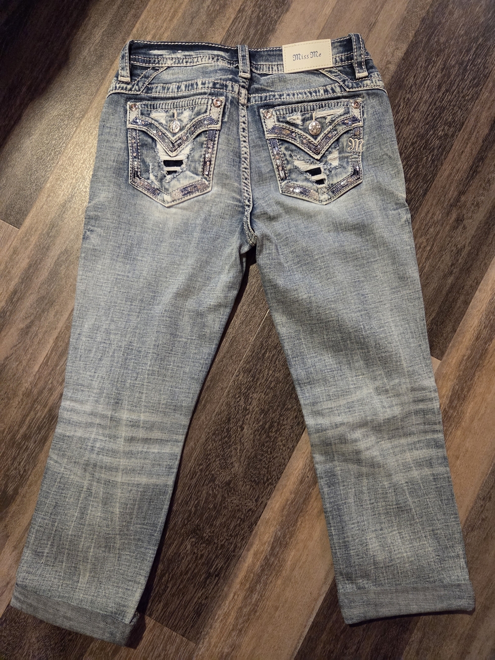 Miss Me Women's Light Wash Embellished Back Pocket Mid Rise Crop Jeans